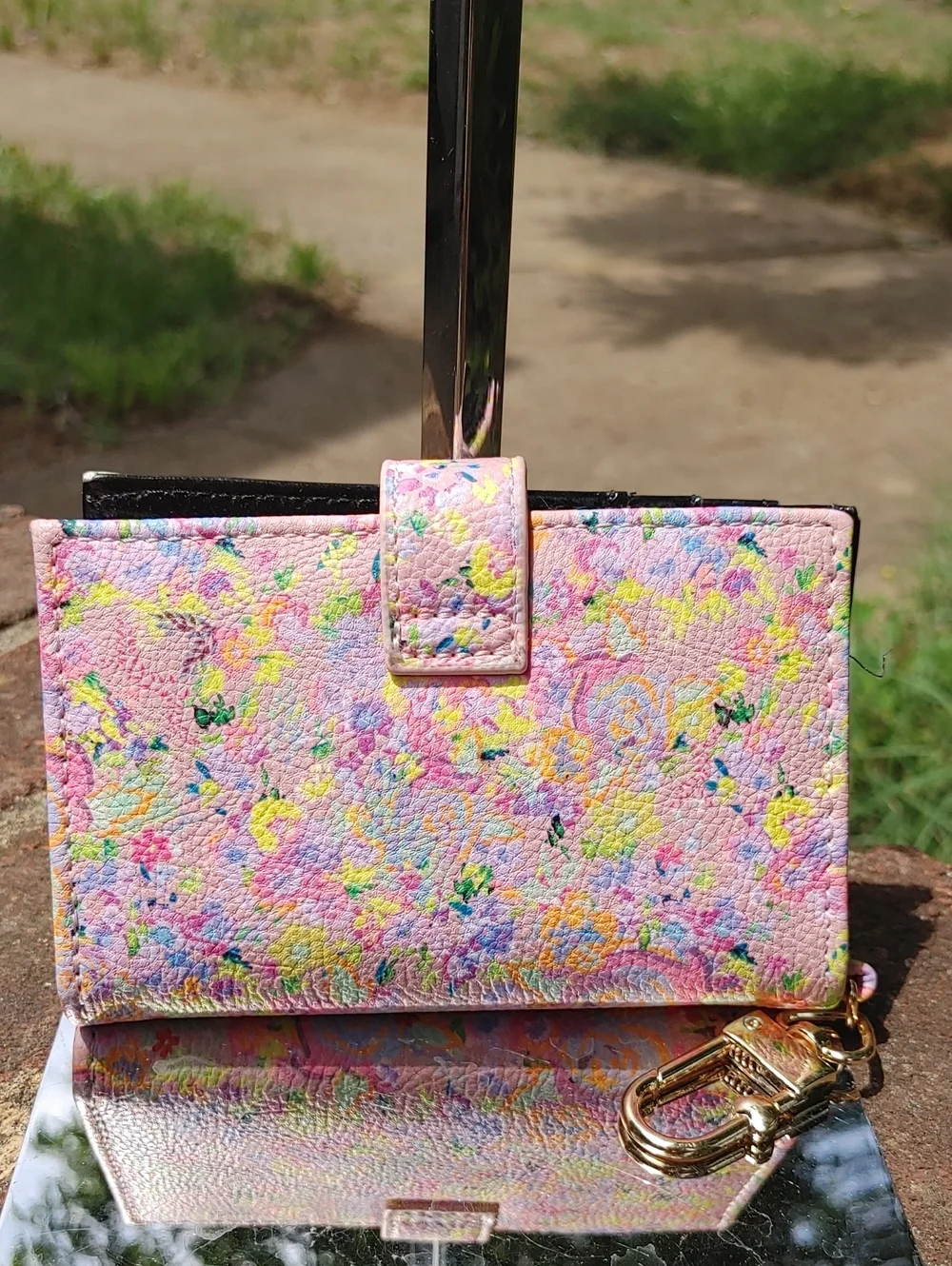 Betsey Johnson XOLeah Card Case (2319)